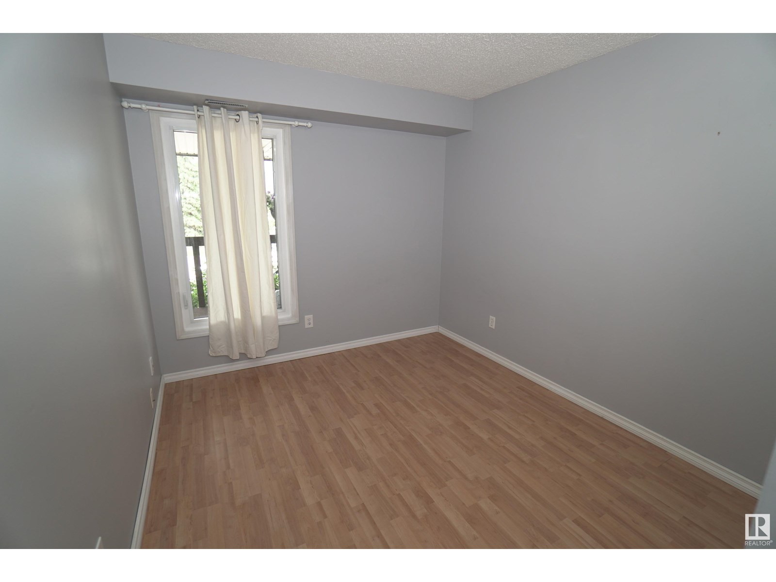 Photo 19 of 245 Surrey Gardens Gd Nw, Edmonton AB