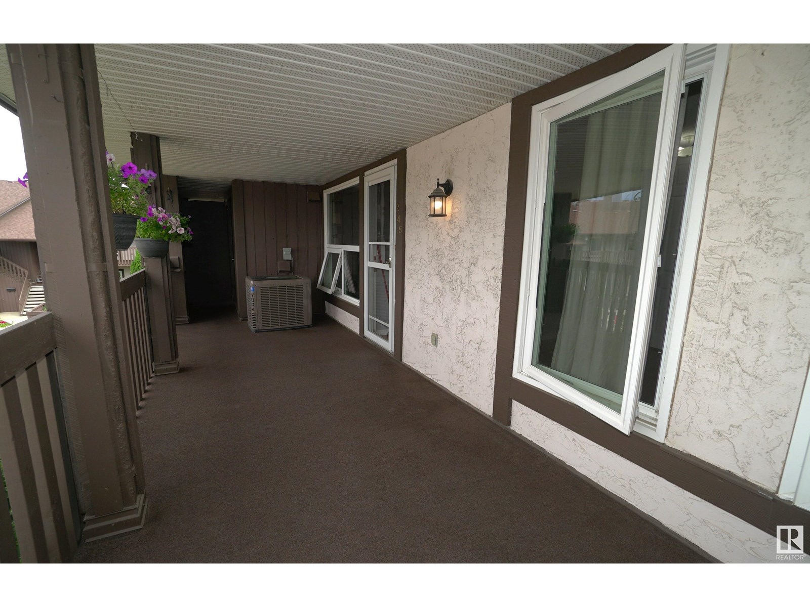Photo 26 of 245 Surrey Gardens Gd Nw, Edmonton AB