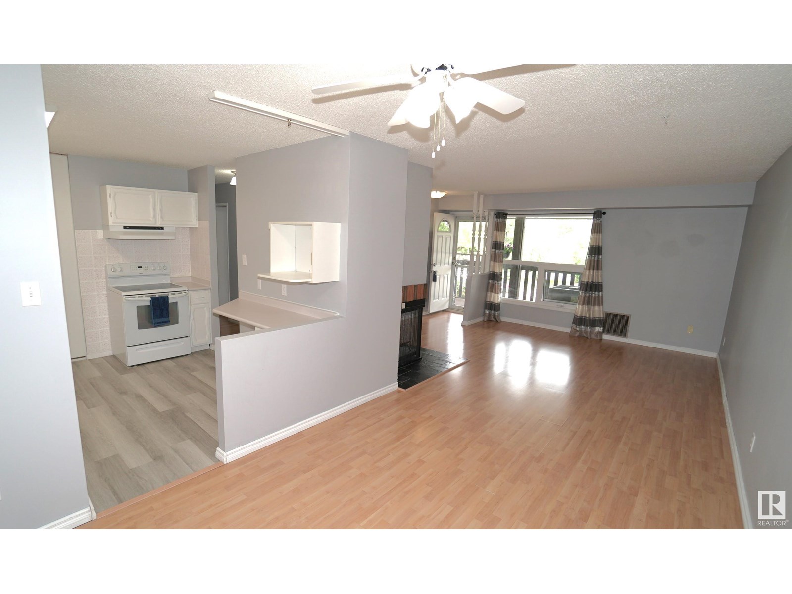 Photo 7 of 245 Surrey Gardens Gd Nw, Edmonton AB