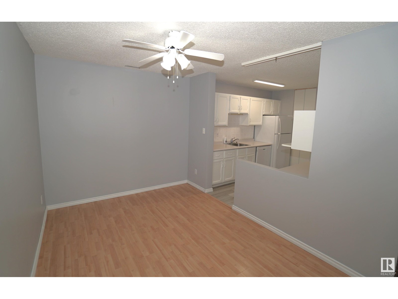 Photo 9 of 245 Surrey Gardens Gd Nw, Edmonton AB