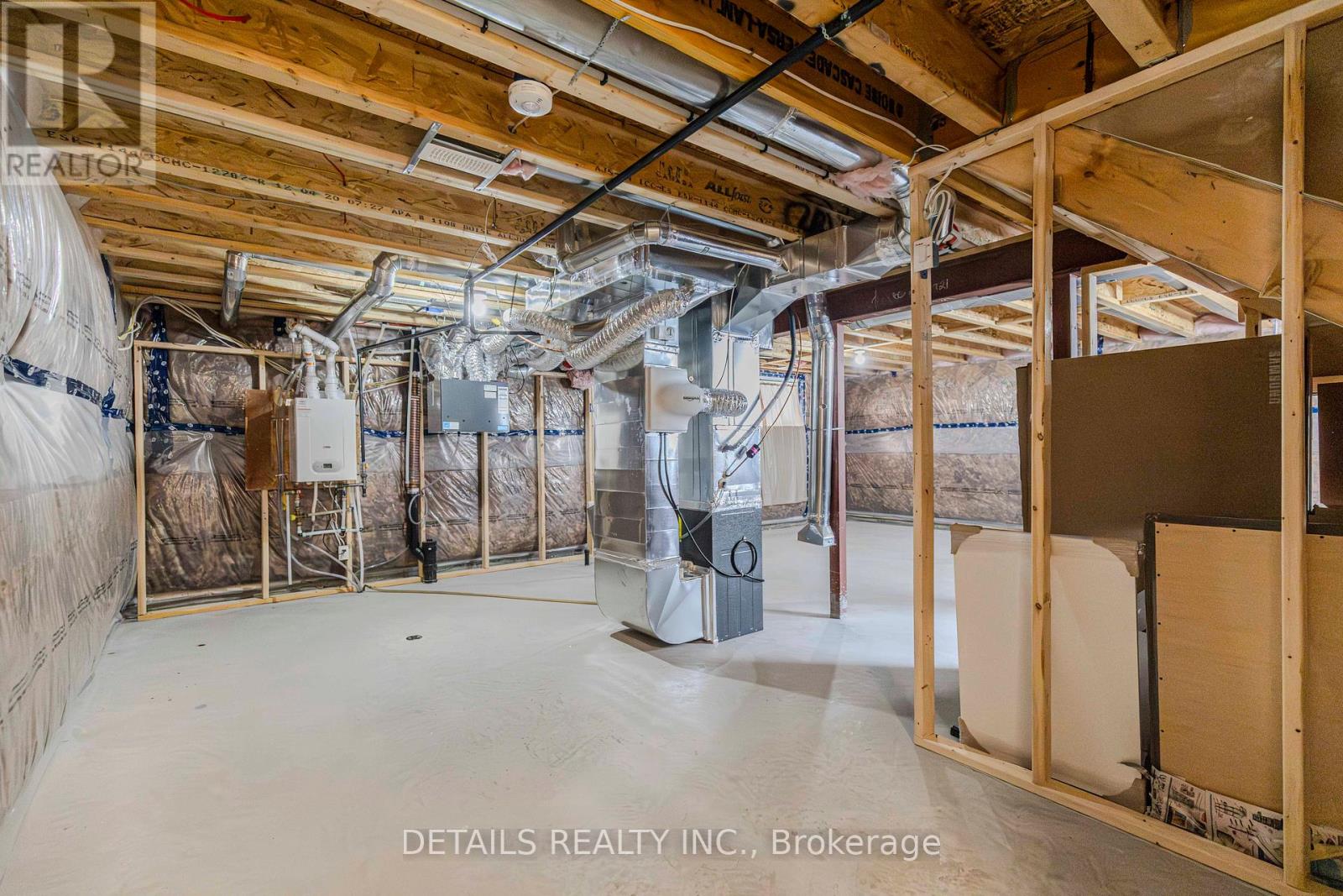 Photo 41 of 372 Sterling Avenue, Clarencerockland ON