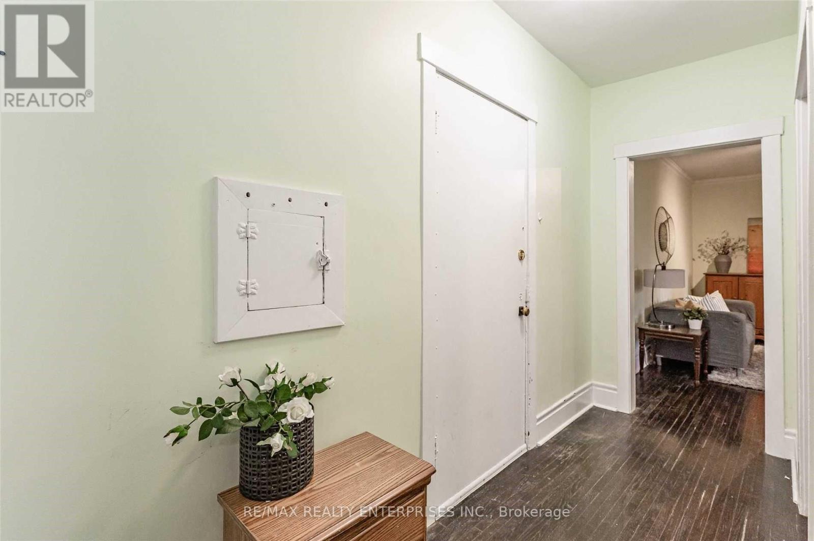 Photo 1 of 6 285 King Street, Hamilton ON