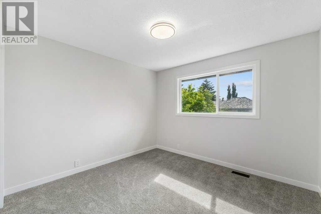 Single Family House for Sale in  Mckenzie Lake Manor SE McKenzie Lake Calgary 