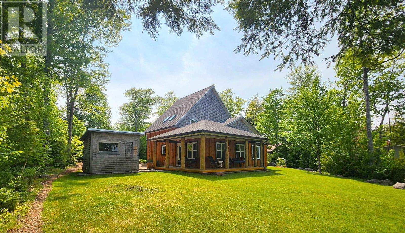 Single Family House 2 Level for Sale in  Kill Dog Cove Road Parkdale 
