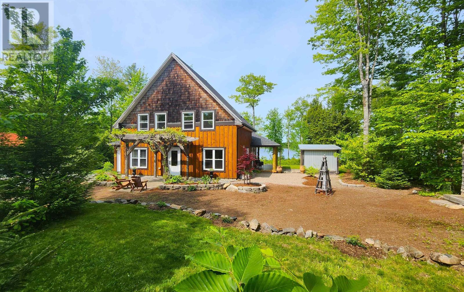Single Family House 2 Level for Sale in  Kill Dog Cove Road Parkdale 