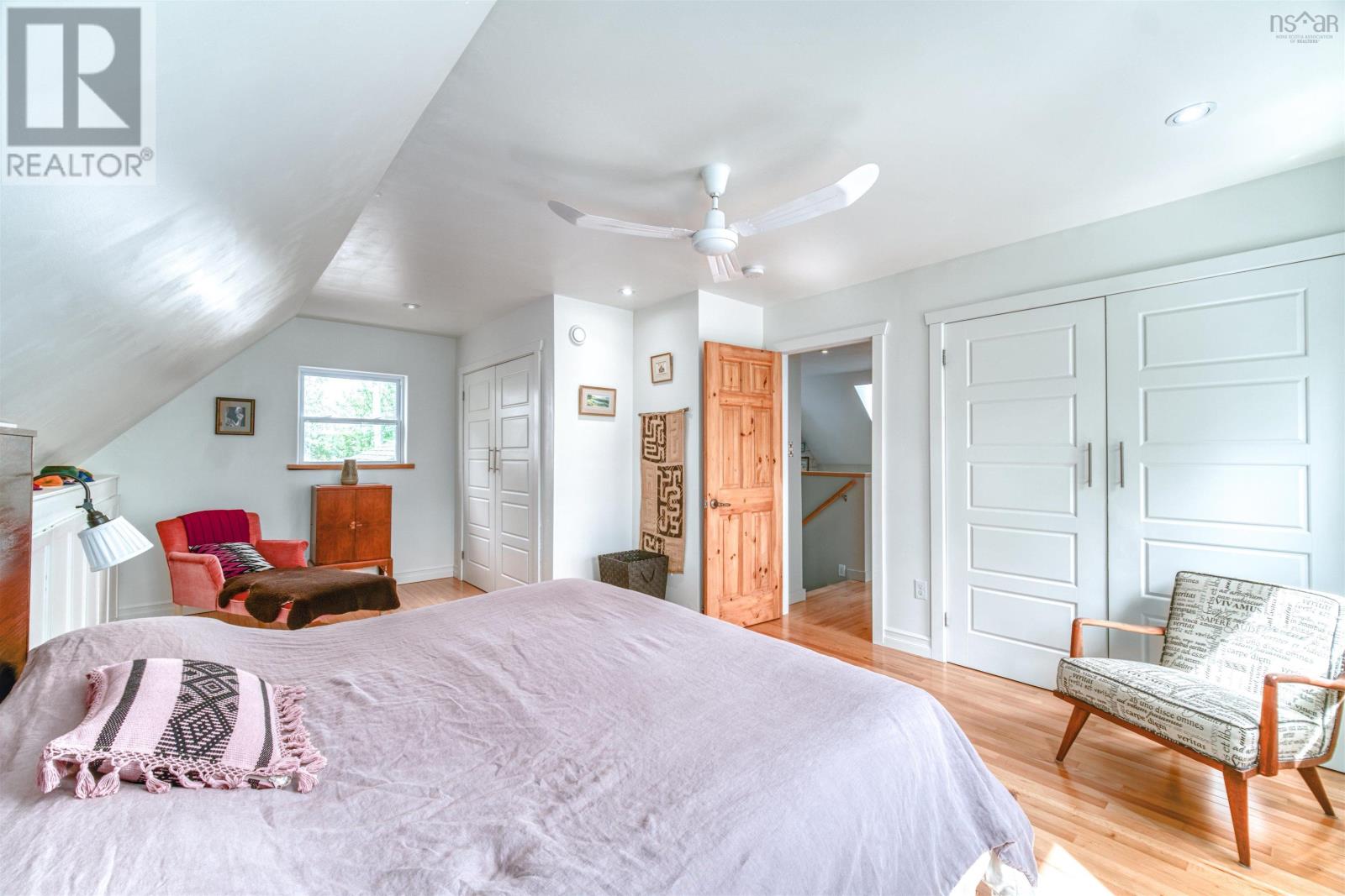 Single Family House 2 Level for Sale in  Kill Dog Cove Road Parkdale 