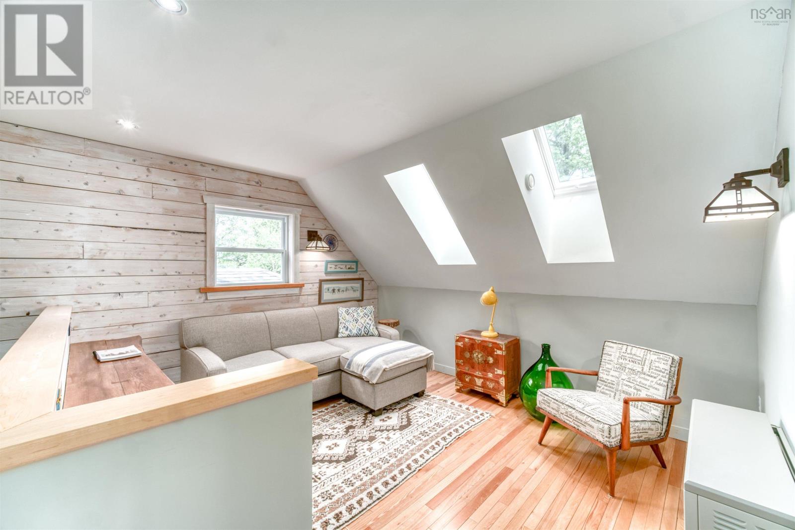 Single Family House 2 Level for Sale in  Kill Dog Cove Road Parkdale 
