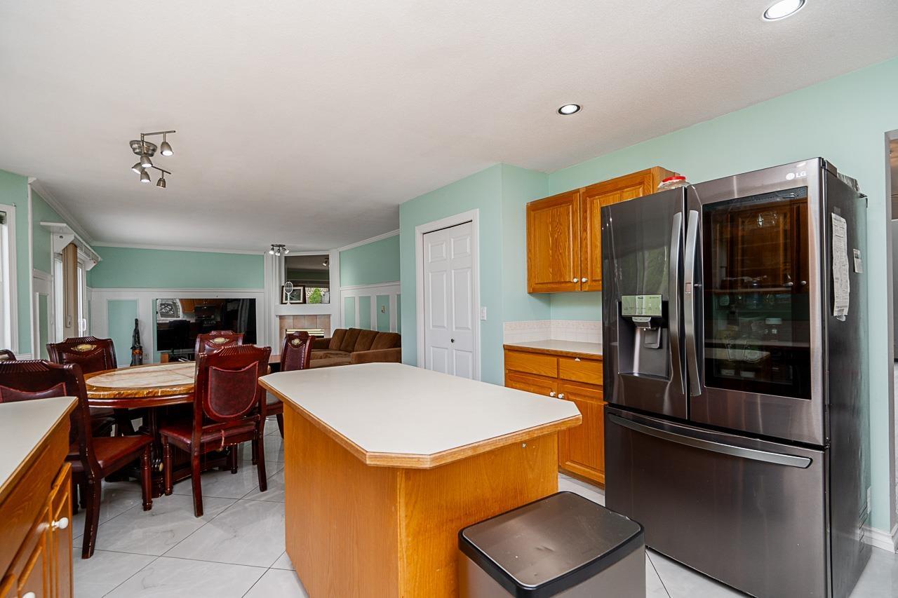 Photo 11 of 16089 80 Avenue, Surrey BC