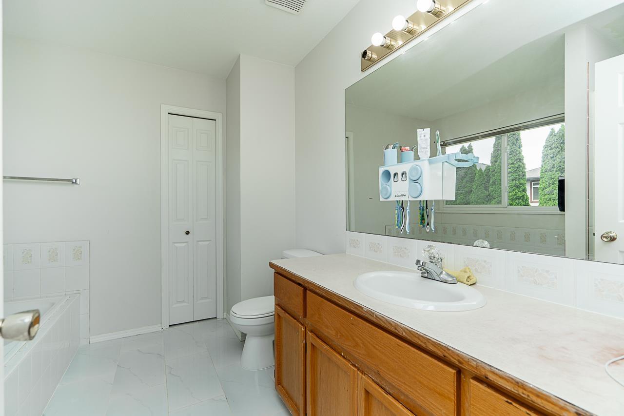 Photo 21 of 16089 80 Avenue, Surrey BC