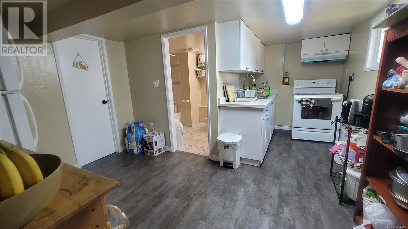 Photo 21 of 136 Burnside Rd W, Saanich BC