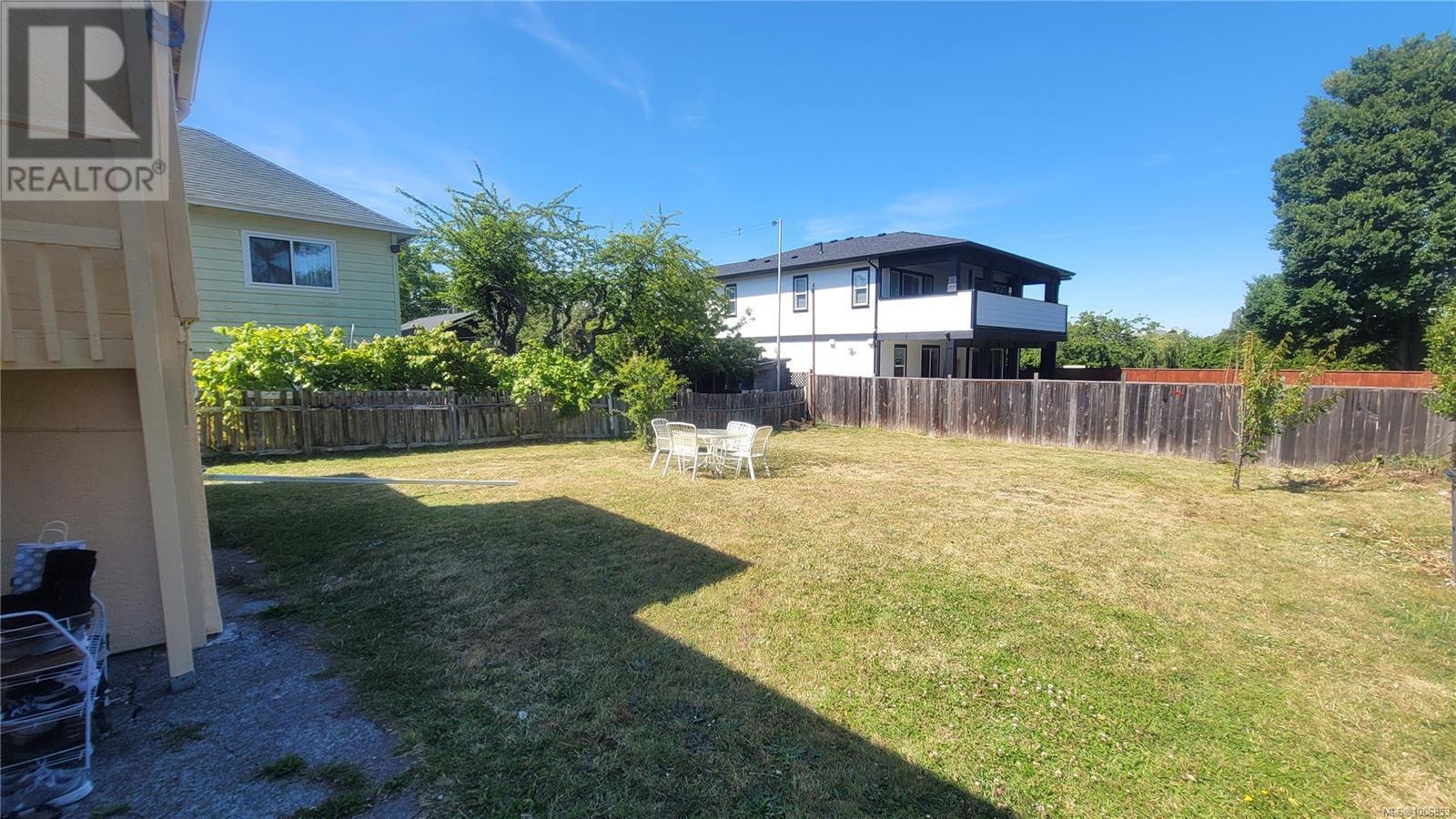 Photo 29 of 136 Burnside Rd W, Saanich BC