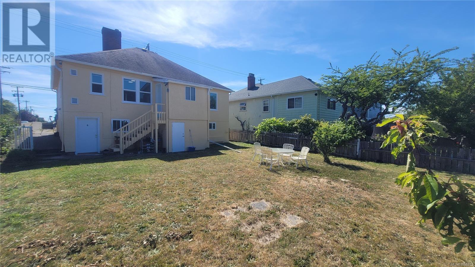 Photo 32 of 136 Burnside Rd W, Saanich BC