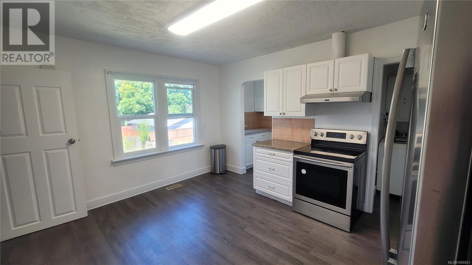 Photo 9 of 136 Burnside Rd W, Saanich BC