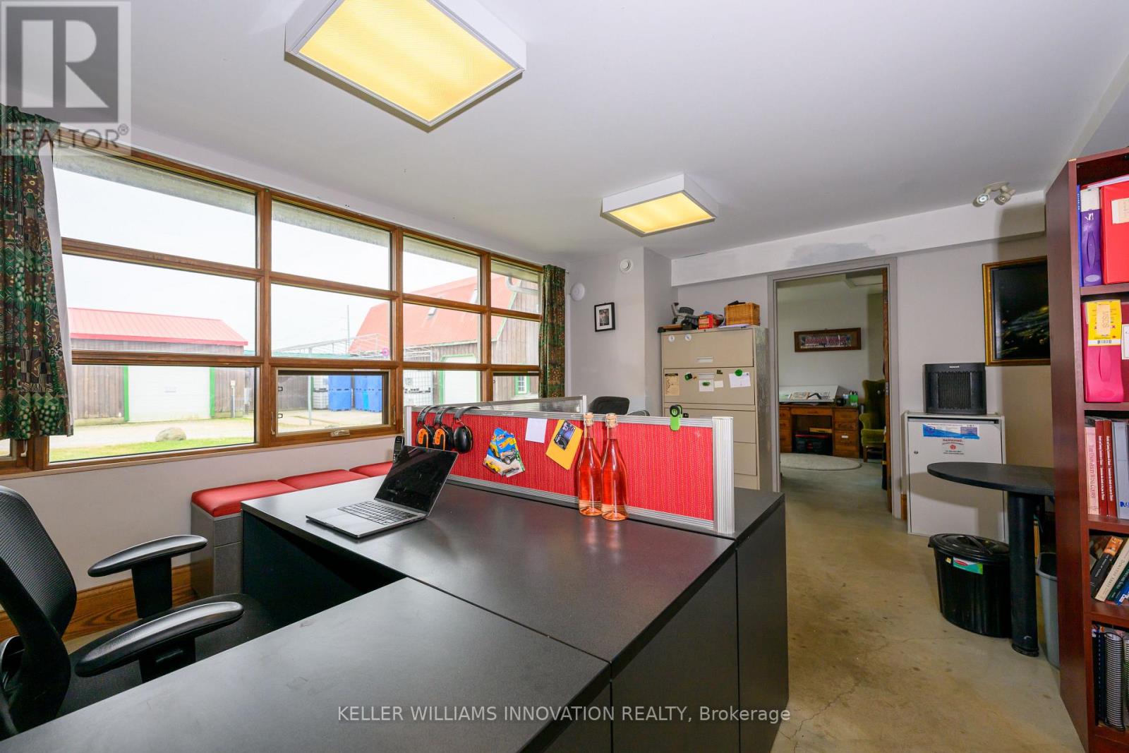 Photo 2 of 3749 Walker Road, Lincoln ON