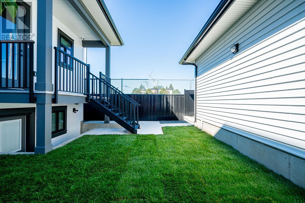 Photo 4 of 1941 Prairie Avenue, Port Coquitlam BC