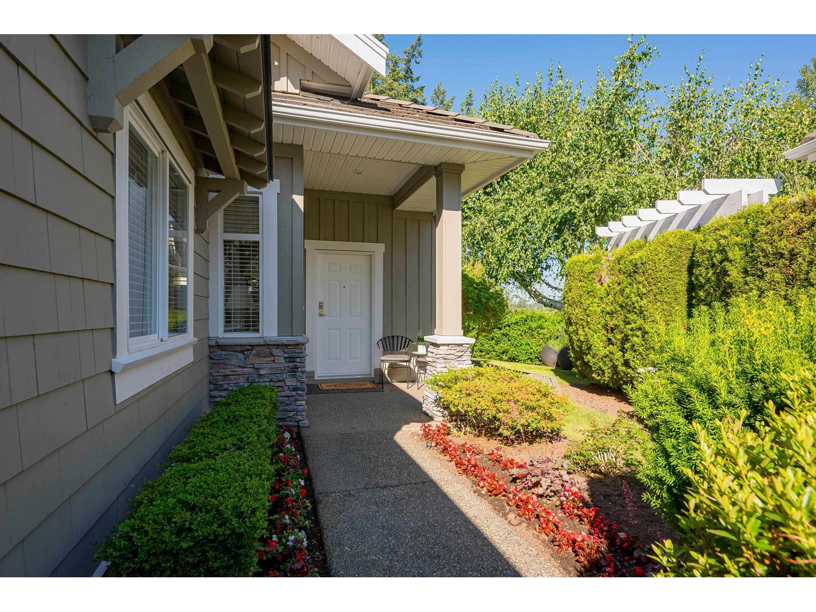 Photo 4 of 27 18088 8 Avenue, Surrey BC