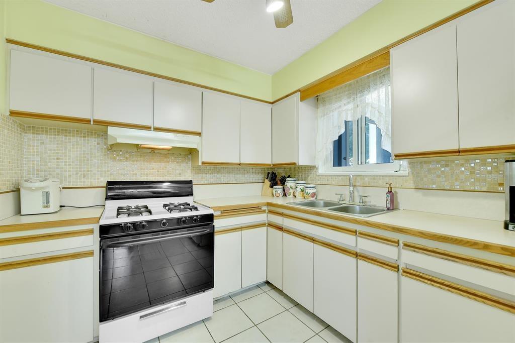 Photo 15 of 11059 146 A Street, Surrey BC