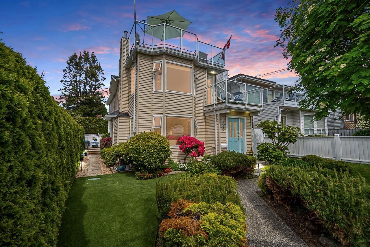 Photo 1 of 15549 Victoria Avenue, White Rock BC
