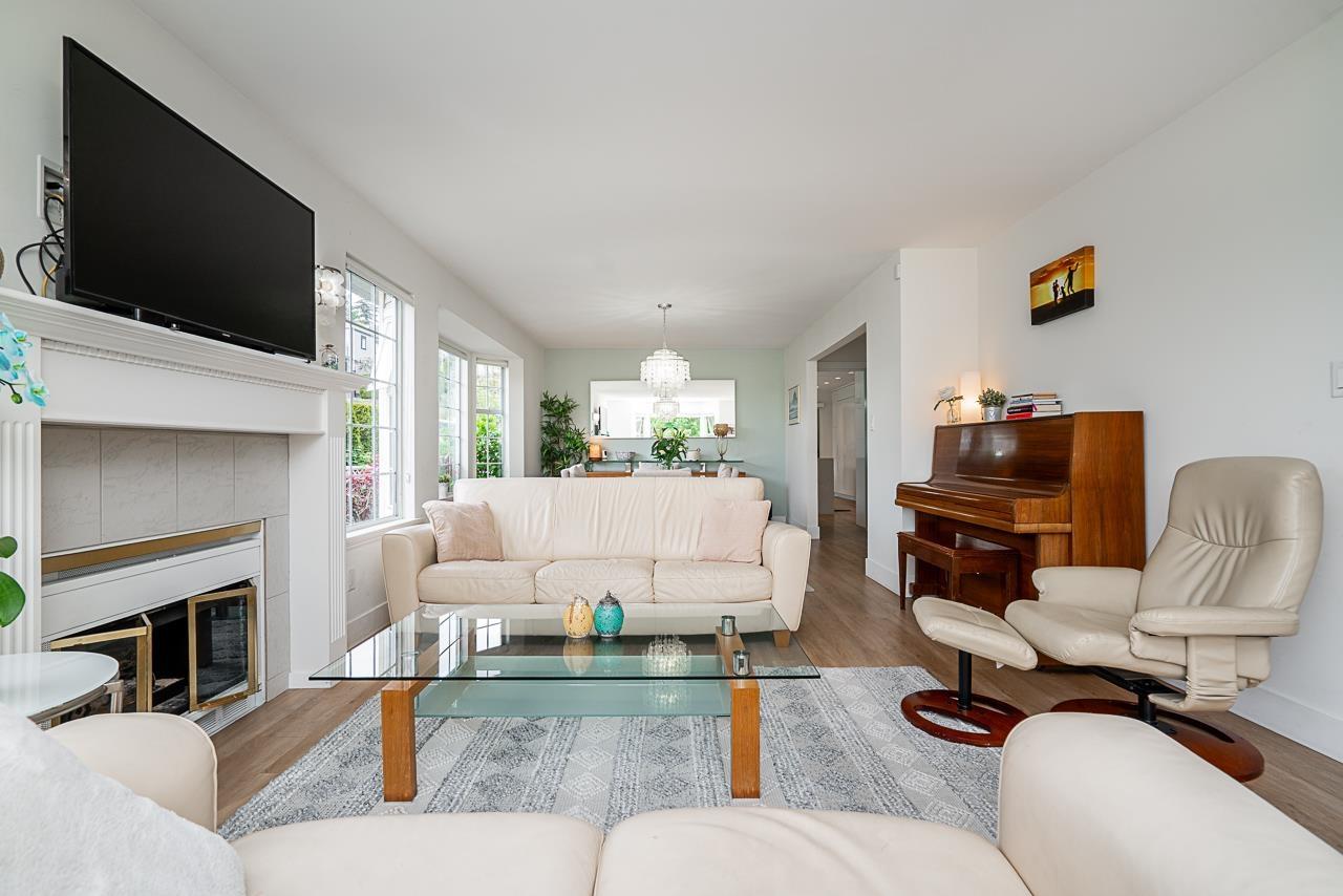 Photo 7 of 15549 Victoria Avenue, White Rock BC