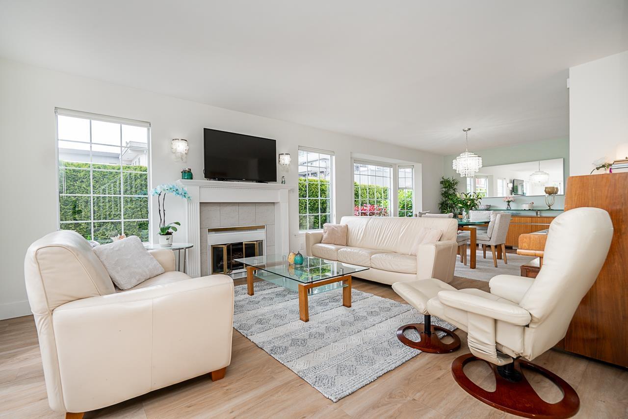 Photo 6 of 15549 Victoria Avenue, White Rock BC