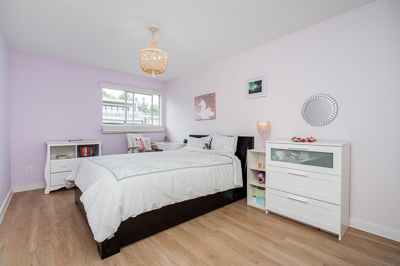 Photo 25 of 15549 Victoria Avenue, White Rock BC