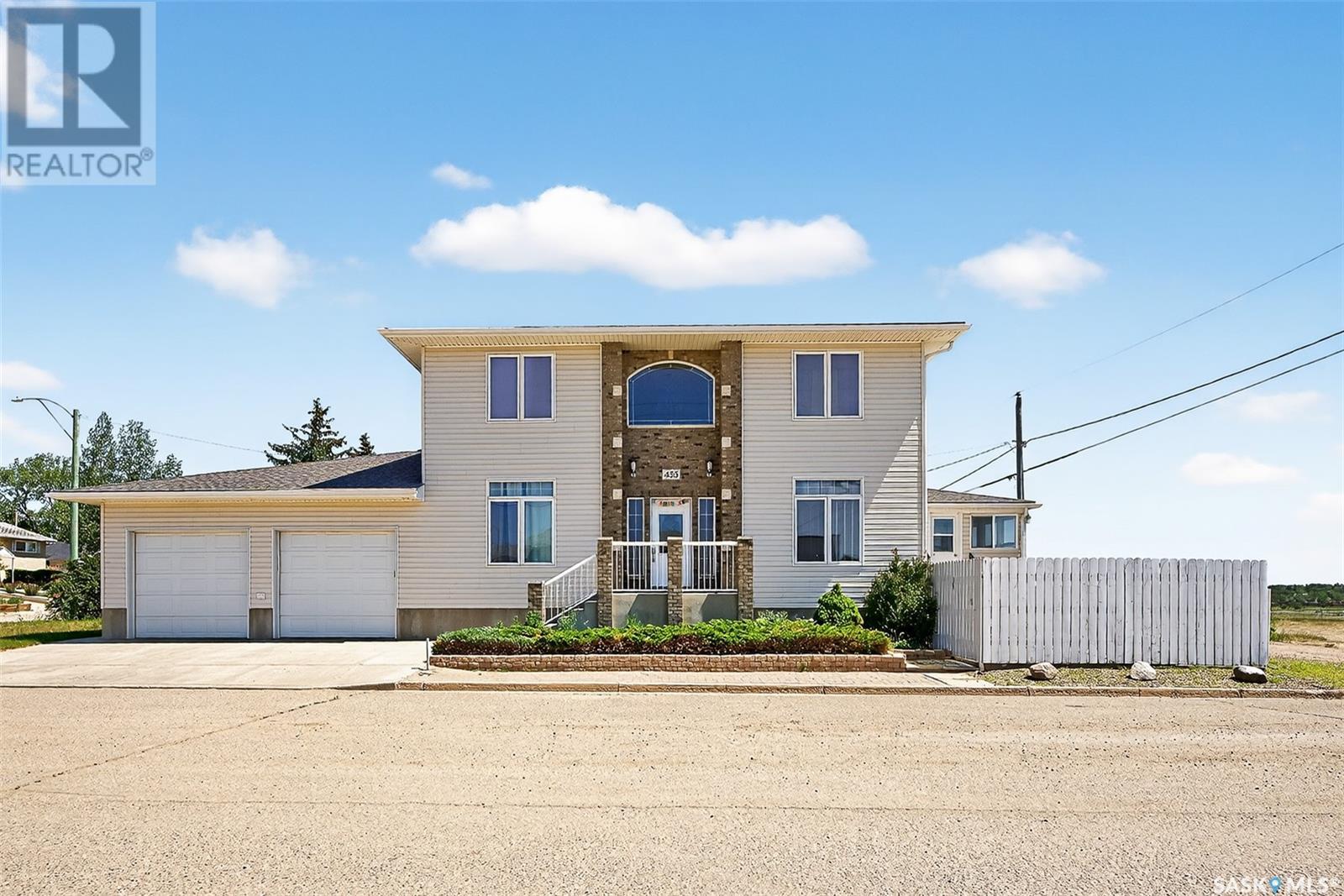 Photo 48 of 455 16th Avenue Nw, Moose Jaw SK