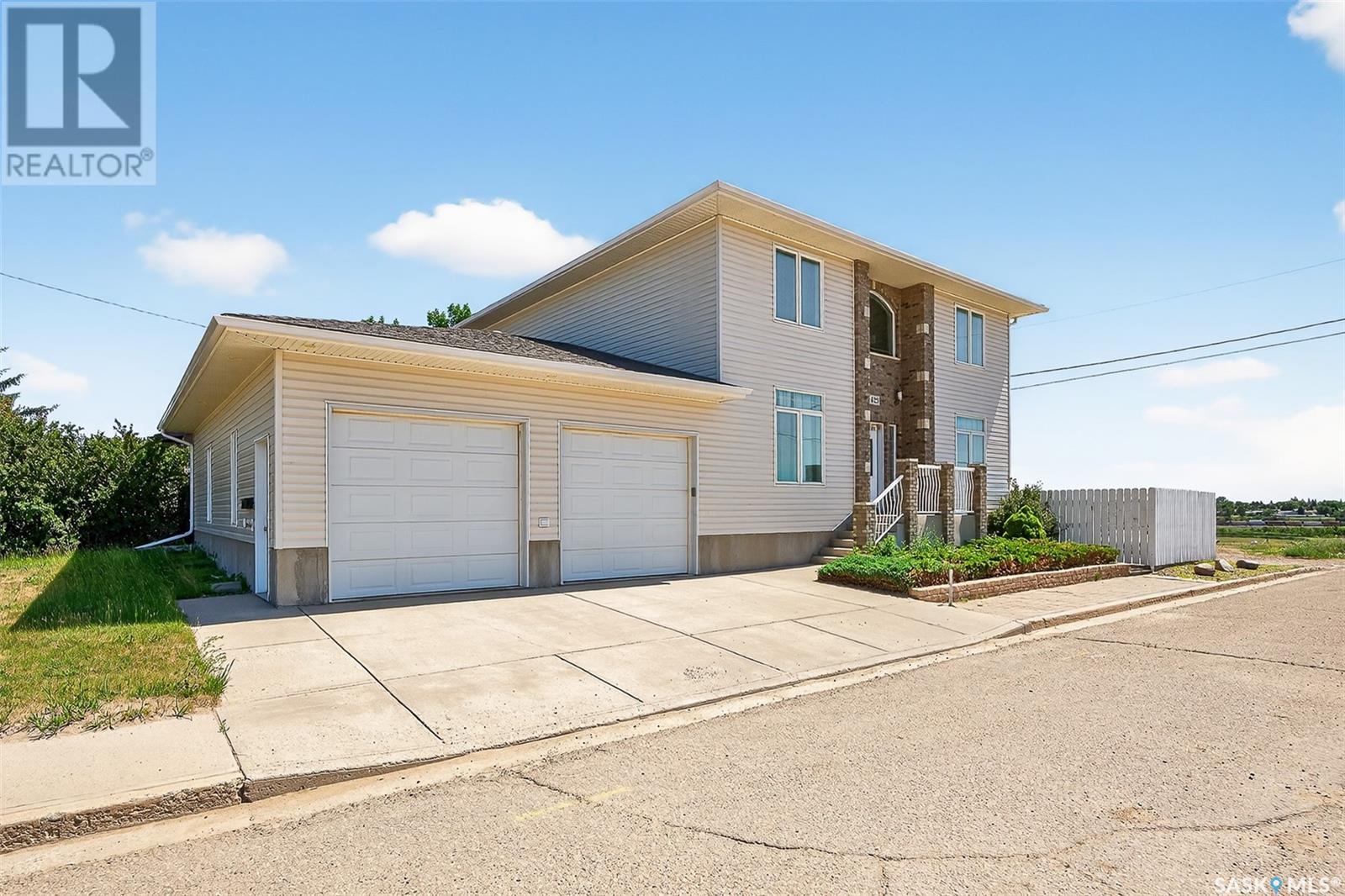 Photo 33 of 455 16th Avenue Nw, Moose Jaw SK