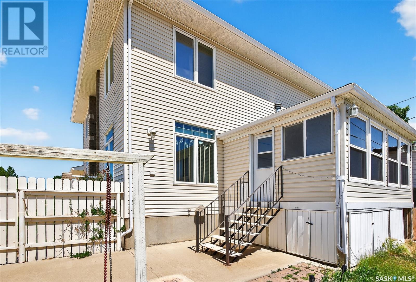 Photo 22 of 455 16th Avenue Nw, Moose Jaw SK