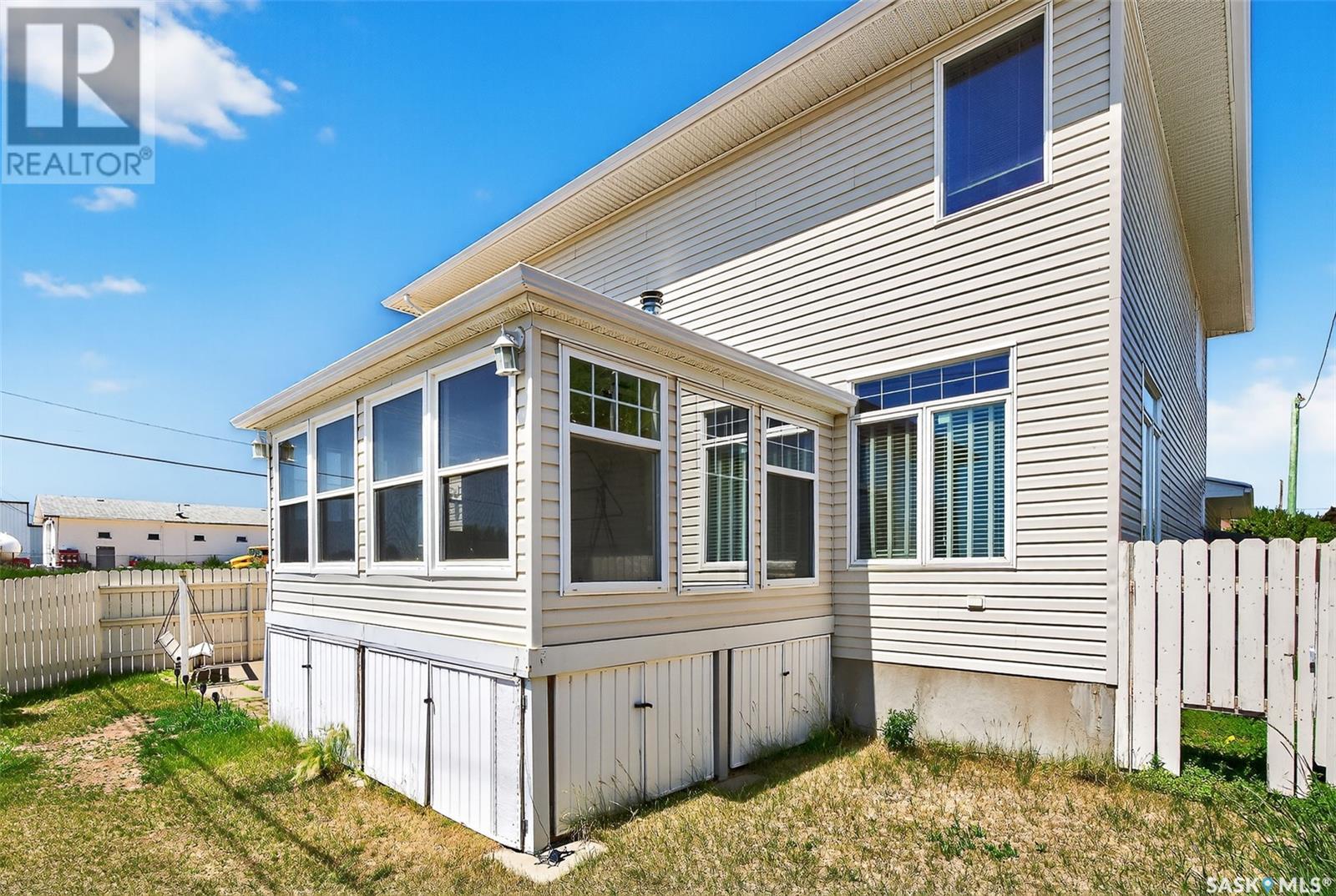 Photo 4 of 455 16th Avenue Nw, Moose Jaw SK