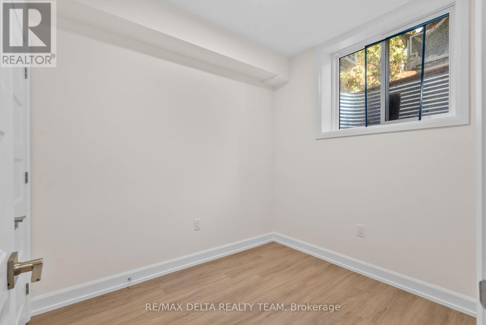 Photo 5 of E 77 Granton Avenue, Ottawa ON