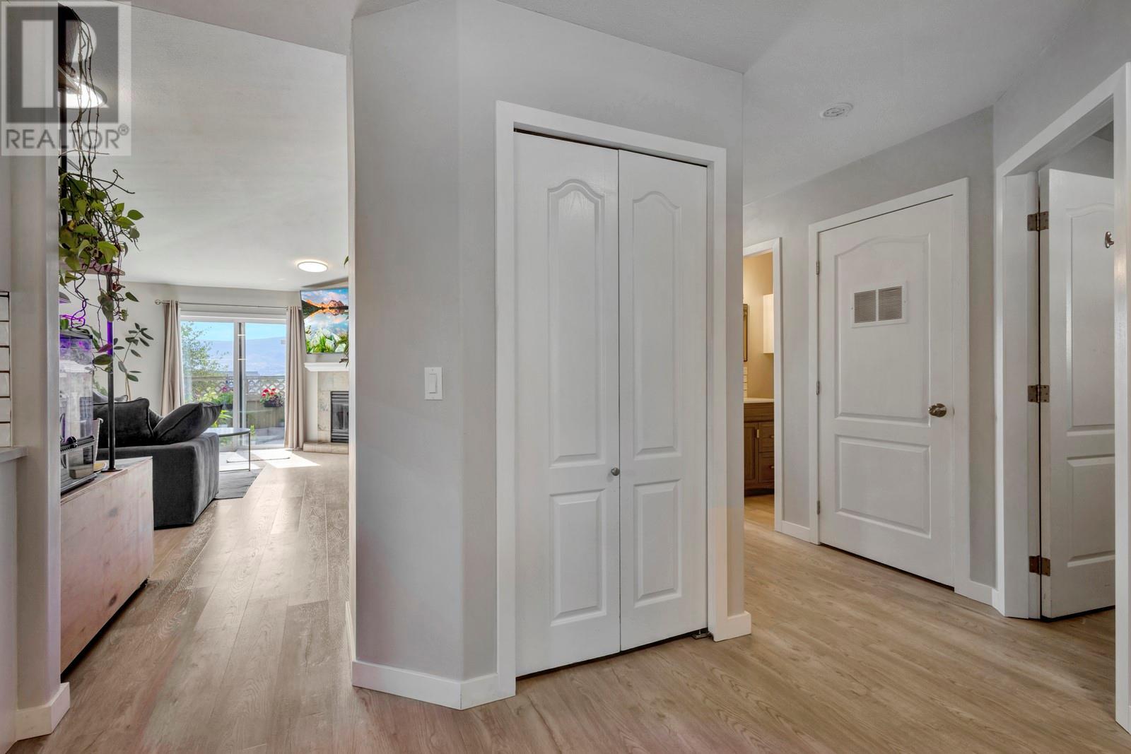 6 2210 Louie Drive, Westbank
