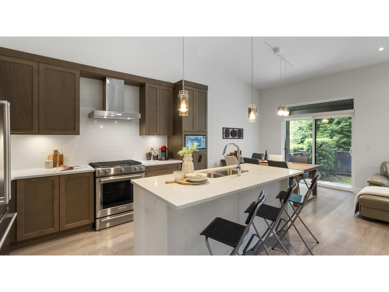 Photo 8 of 24 7979 152 Street, Surrey BC