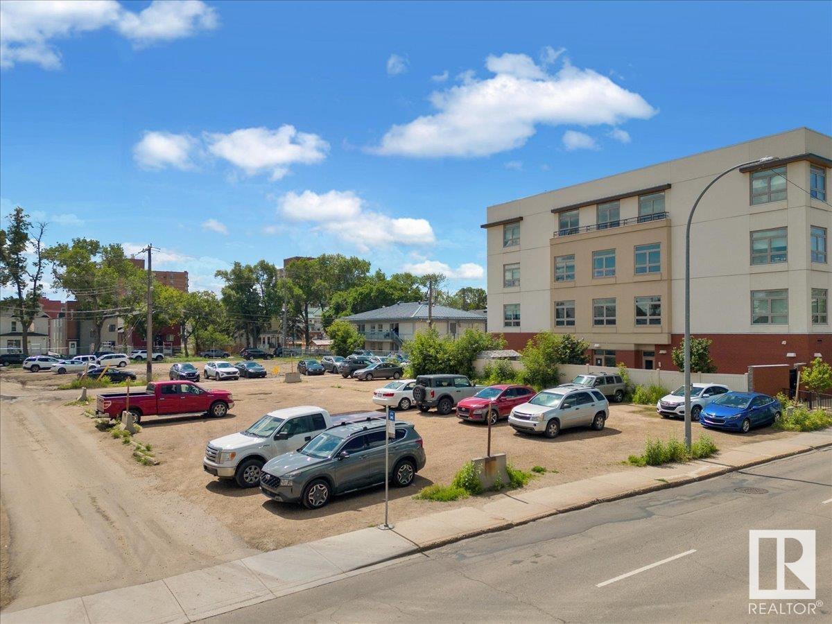 Photo 12 of 9515 103 A Av Nw, Edmonton AB