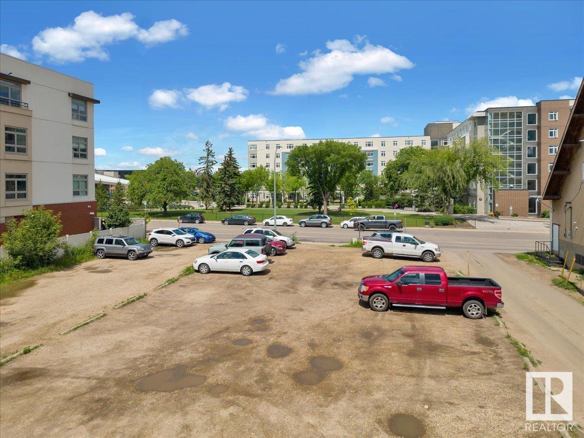 Photo 10 of 9515 103 A Av Nw, Edmonton AB