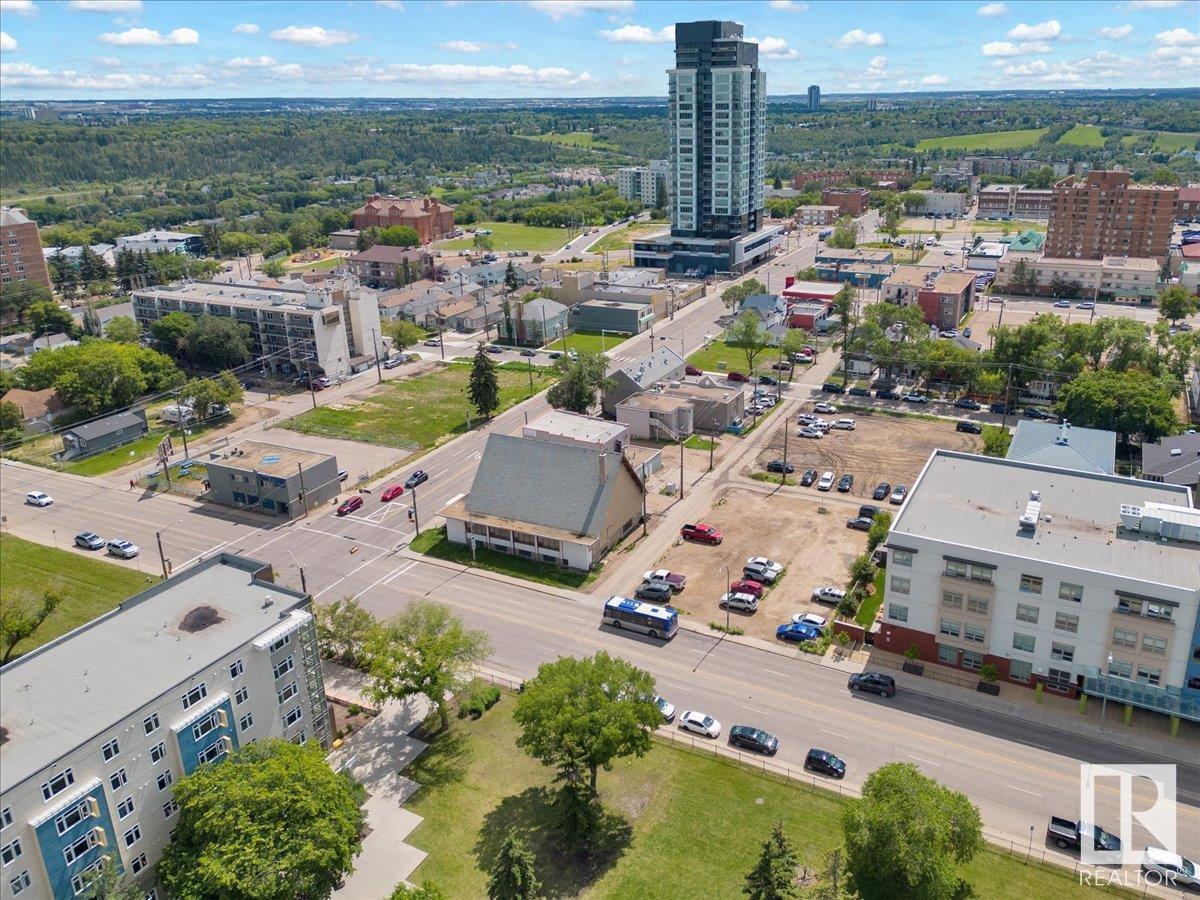 Photo 3 of 9515 103 A Av Nw, Edmonton AB