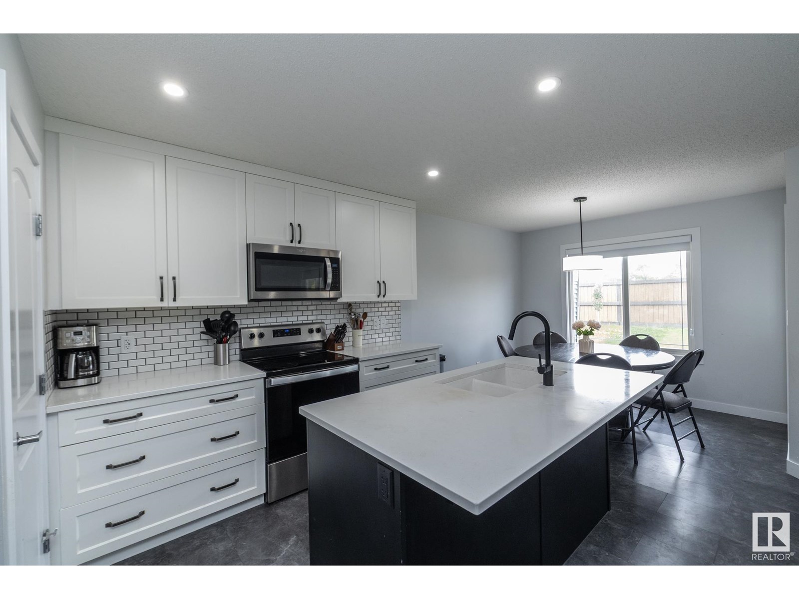 Photo 11 of 5117 Lark Cr Nw, Edmonton AB