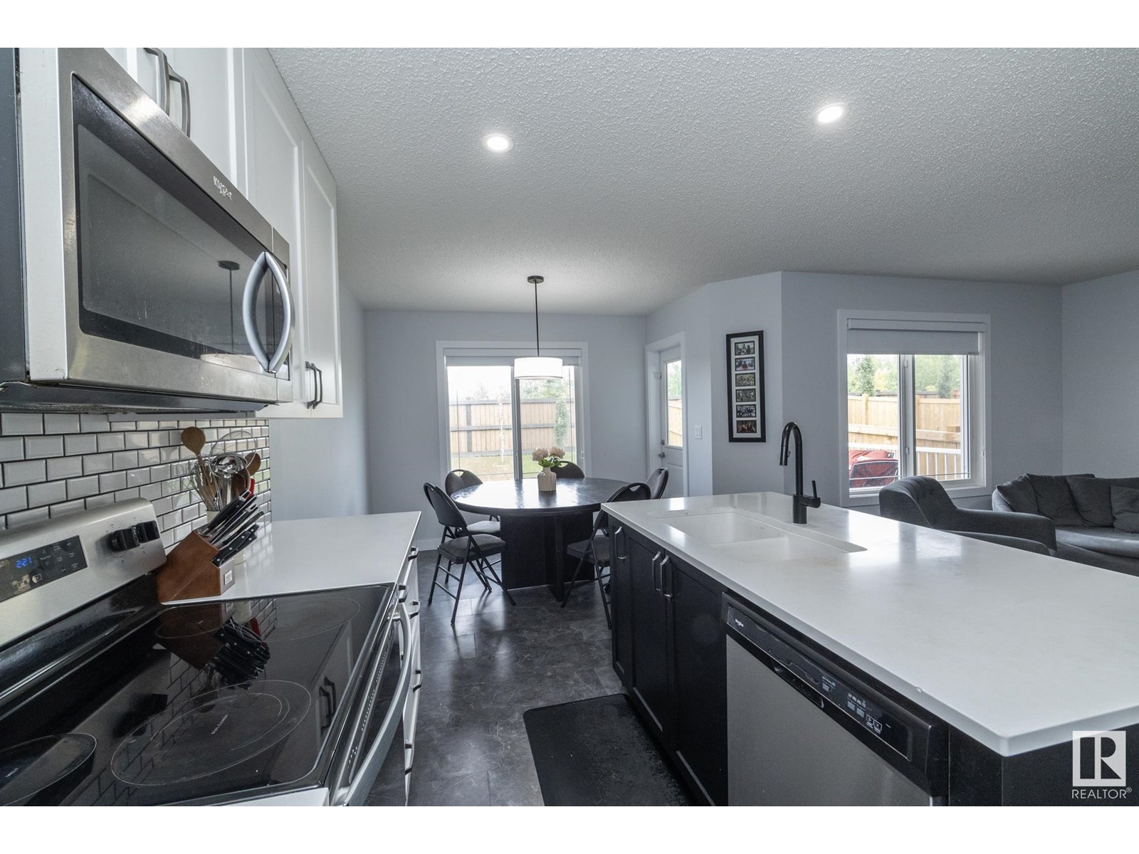 Photo 12 of 5117 Lark Cr Nw, Edmonton AB
