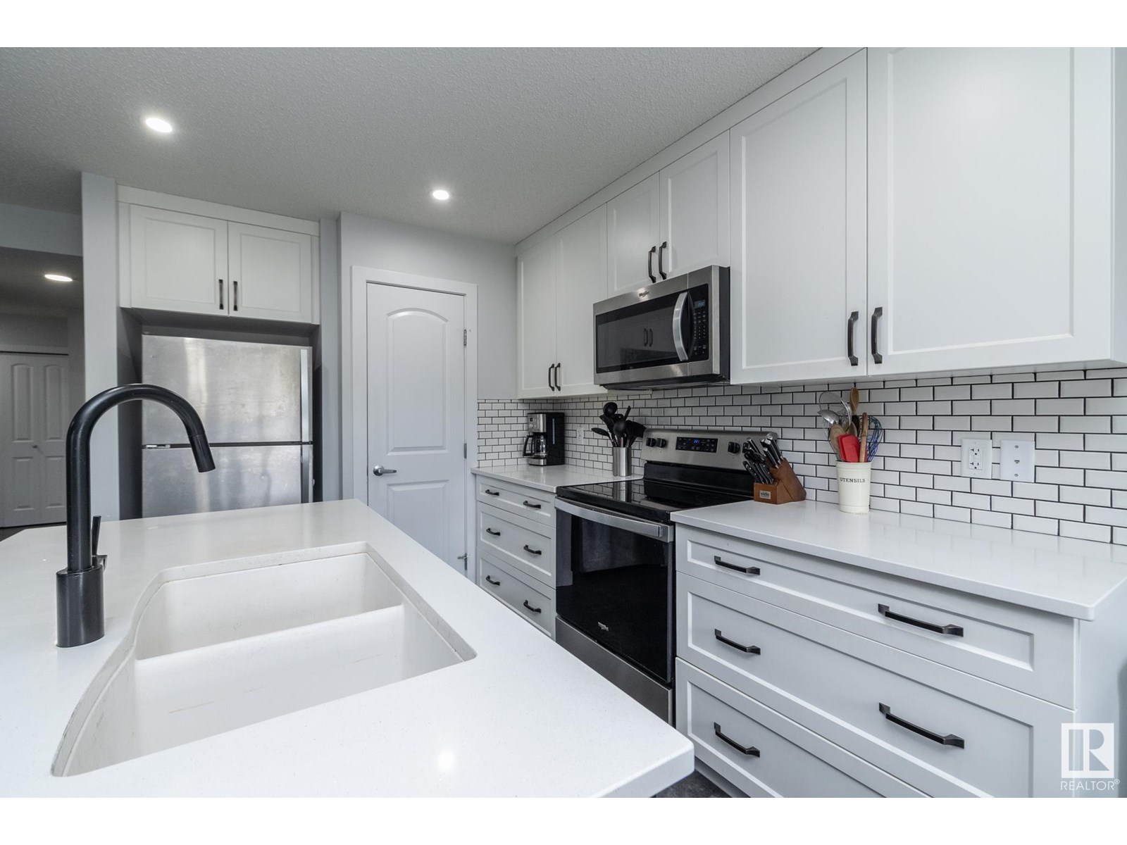 Photo 14 of 5117 Lark Cr Nw, Edmonton AB