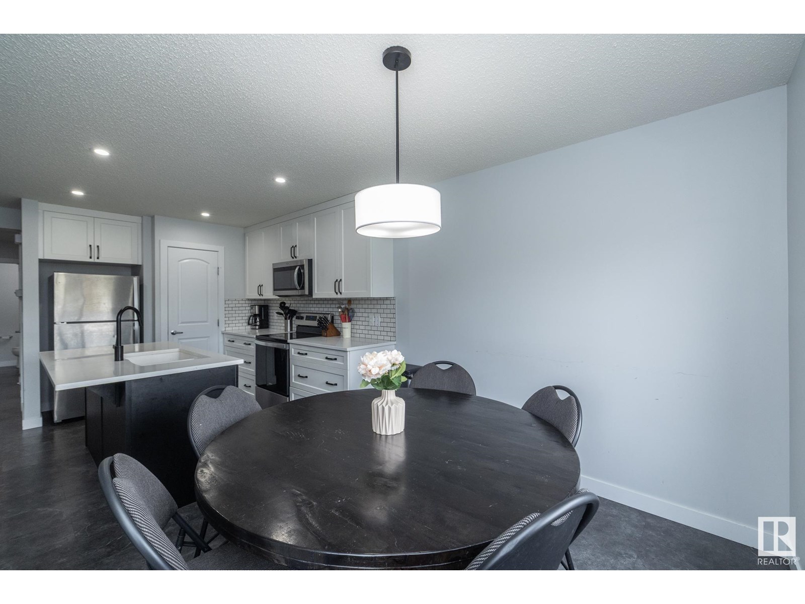 Photo 15 of 5117 Lark Cr Nw, Edmonton AB