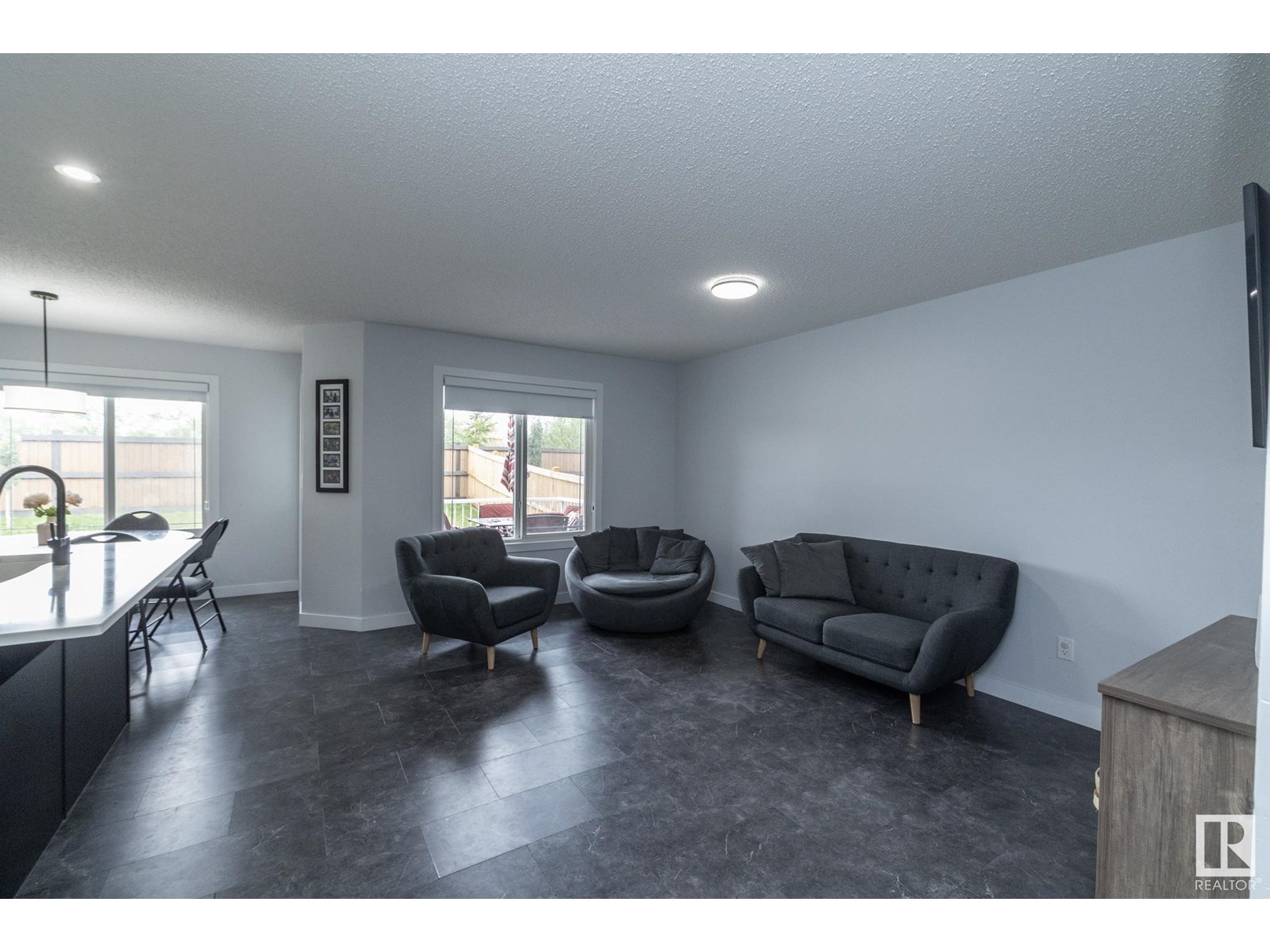 Photo 7 of 5117 Lark Cr Nw, Edmonton AB