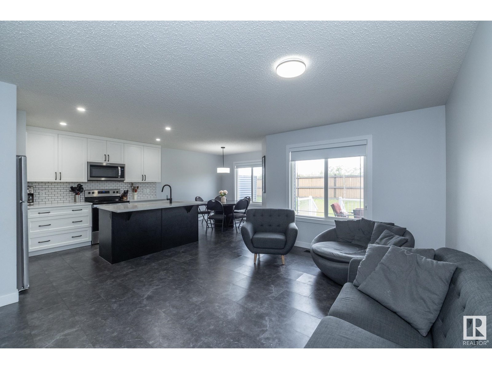 Photo 8 of 5117 Lark Cr Nw, Edmonton AB