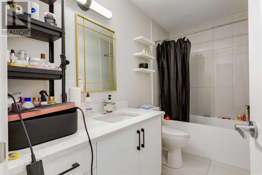 Single Family House Bi-level for Sale in  Avonburn Road SE Acadia Calgary 