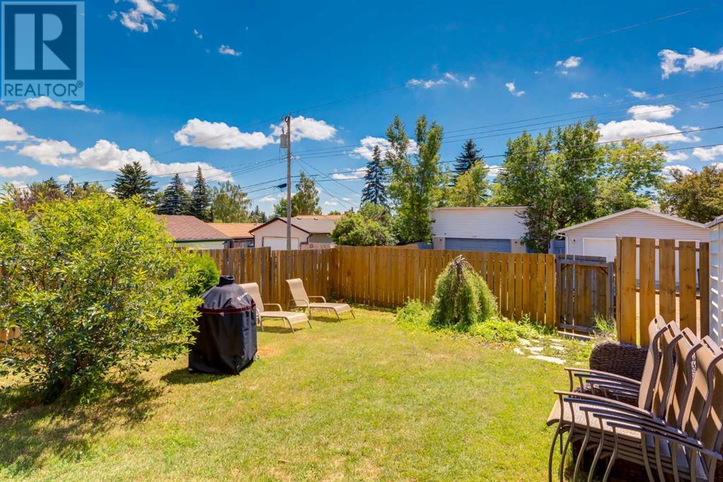 Single Family House Bi-level for Sale in  Avonburn Road SE Acadia Calgary 