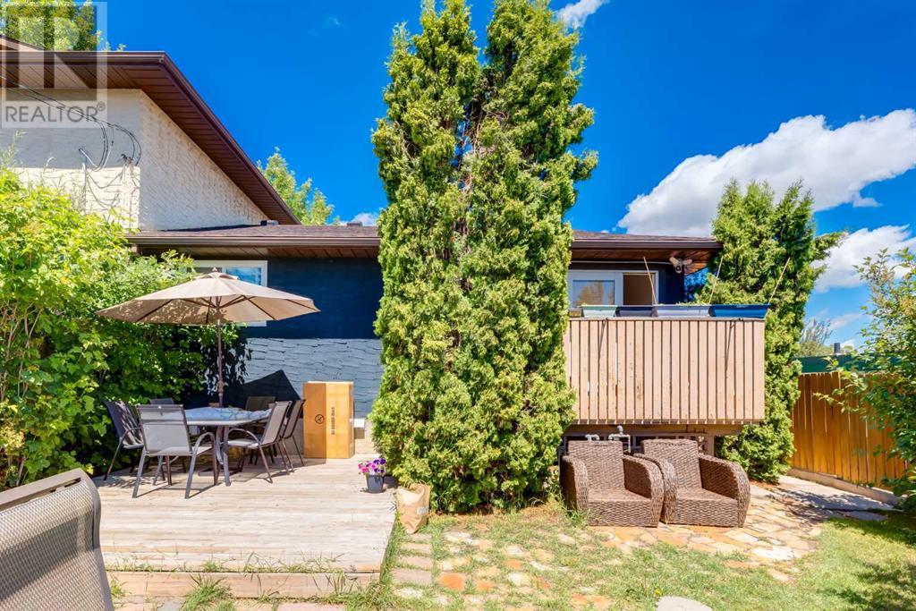 Single Family House Bi-level for Sale in  Avonburn Road SE Acadia Calgary 