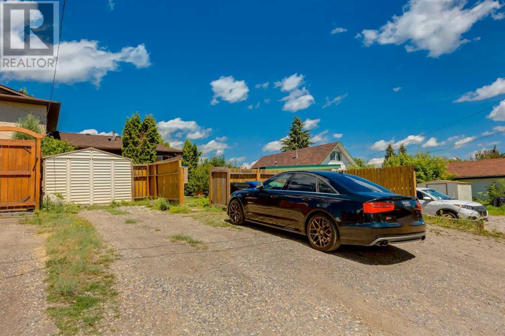 Single Family House Bi-level for Sale in  Avonburn Road SE Acadia Calgary 