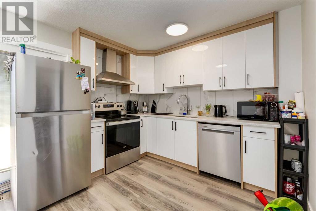Single Family House Bi-level for Sale in  Avonburn Road SE Acadia Calgary 