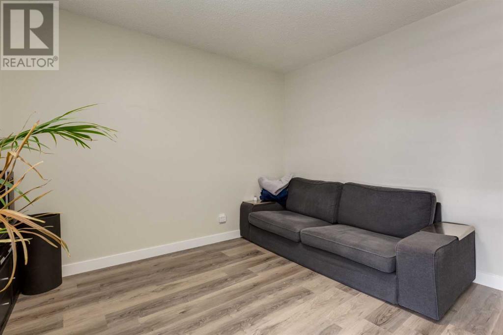 Single Family House Bi-level for Sale in  Avonburn Road SE Acadia Calgary 