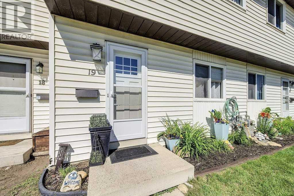 Single Family House for Sale in   Gray Drive Glendale Red Deer 