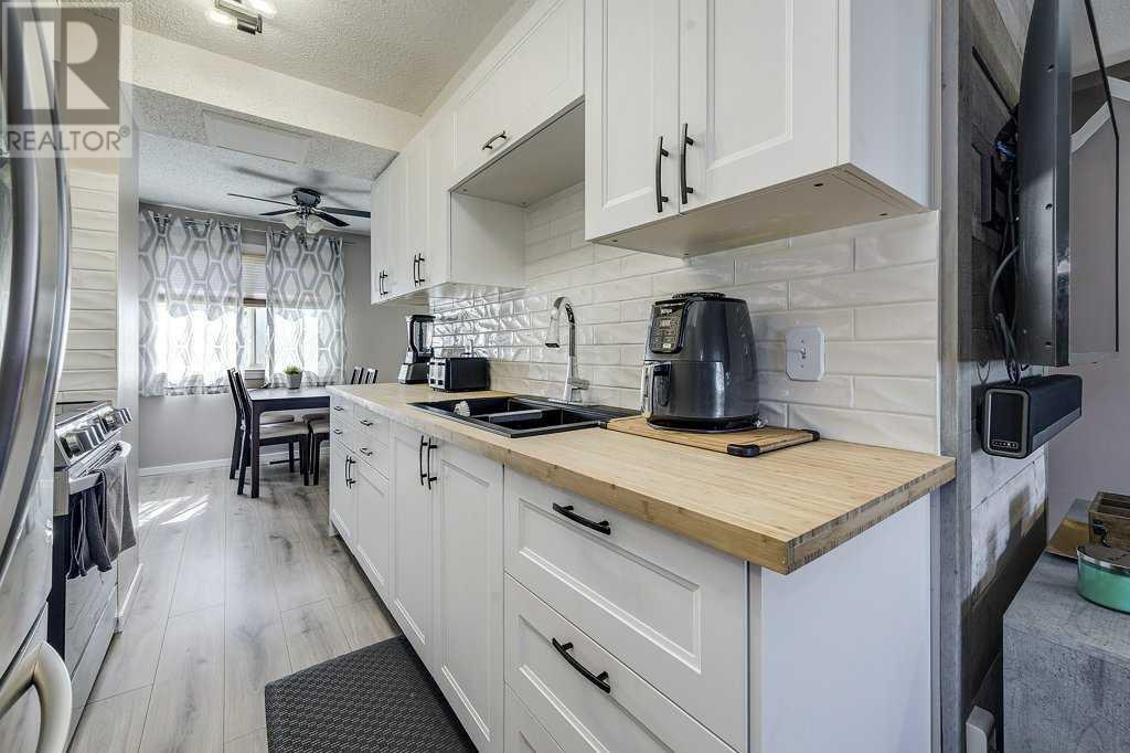 Single Family House for Sale in   Gray Drive Glendale Red Deer 