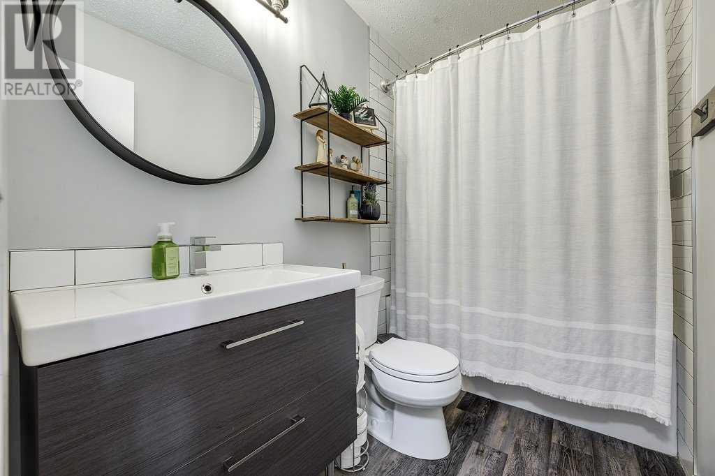Single Family House for Sale in   Gray Drive Glendale Red Deer 